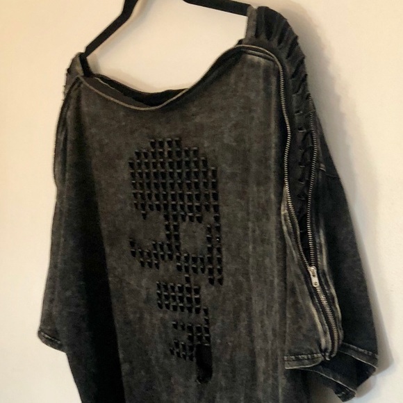 Funky Oversized Skull Tee - Picture 3 of 4